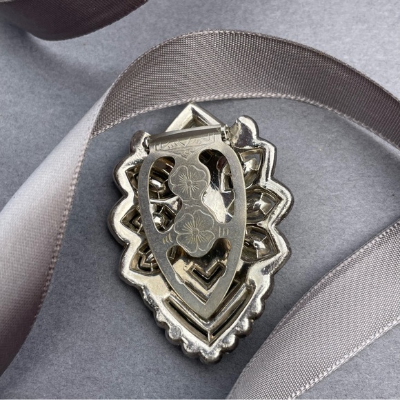 Vintage Art Deco Clear Rhinestone Pavé Scarf Clip - Picture 14 of 14